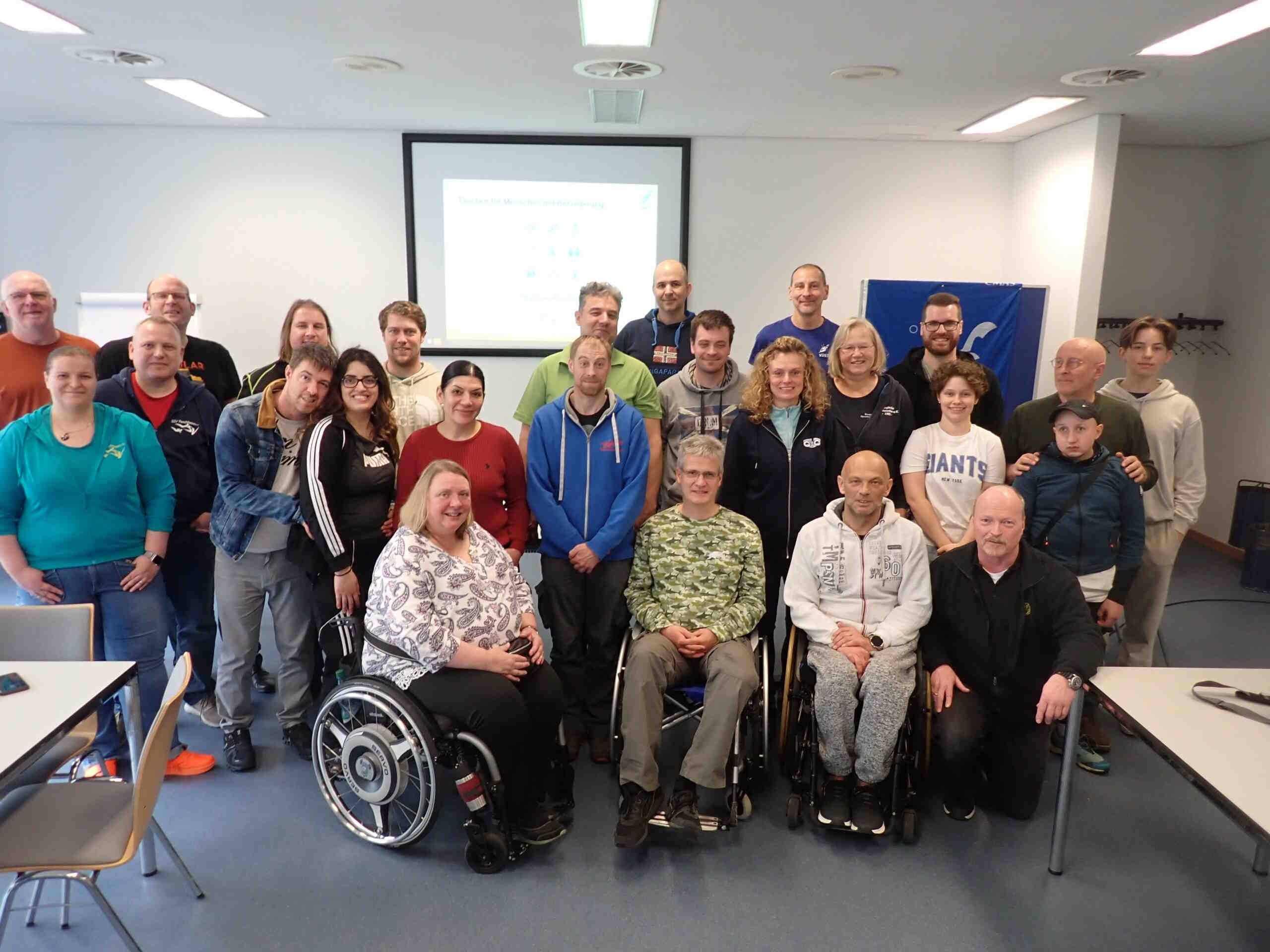 Personengruppe, Teilnehmer uns Lehrer des Kurses "Tauchen mit Menschen mit Behinderung".